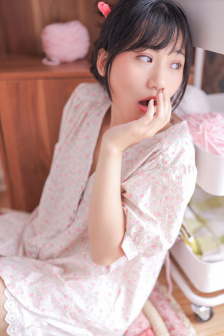 按在玻璃窗前C